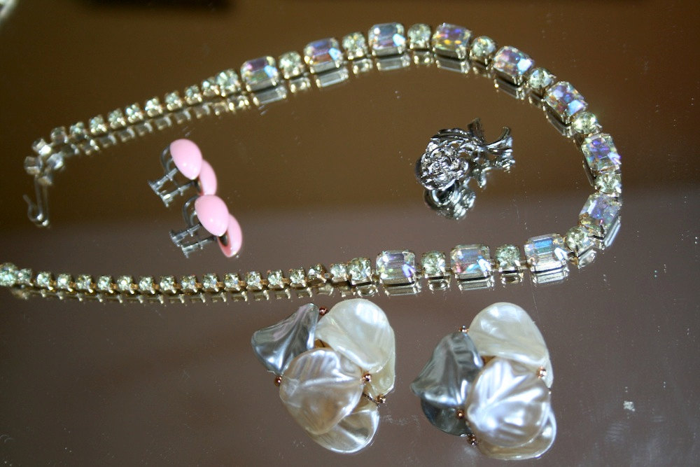 Vintage Jewelry Destash .. 6 Pieces .. Aurora Borealis .. Screw Back Earrings .. Clip Ons